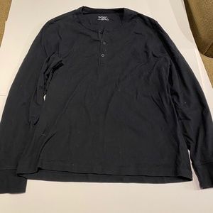 UNTUCKit Black Henley Shirt (Medium)